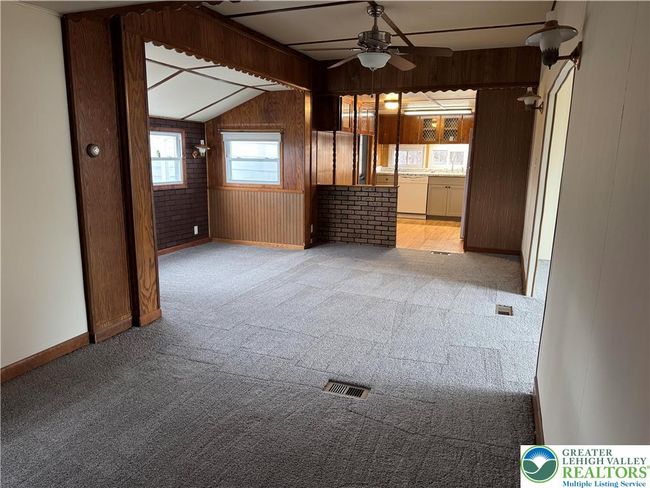 Dining/living area | Image 6
