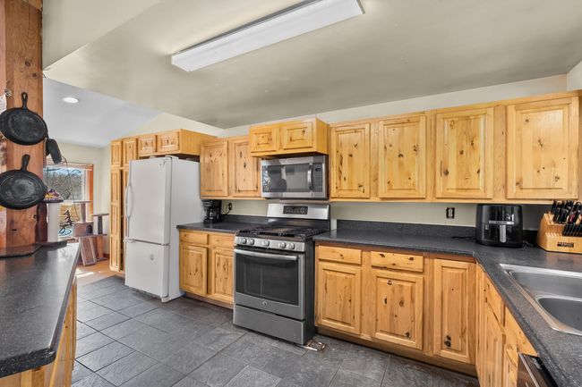 7350 Cedar Creek Rd, House other with 2 bedrooms, 2 bathrooms and null parking in Delton MI | Image 8