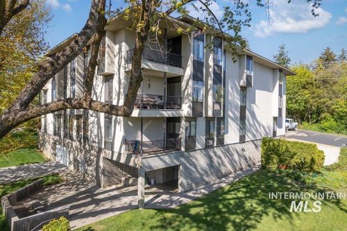 2g-122 N Washington, Moscow, ID, 83843 | Card Image
