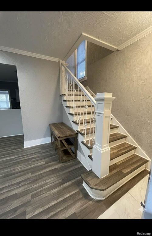 979 E Hollywood, Highland Park, MI, 48203-2129 | Card Image