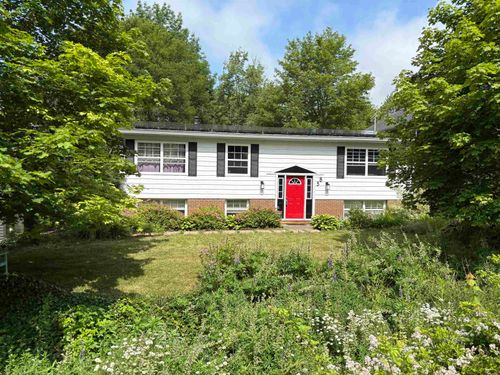 58 Majestic Ave, Beaver Bank, NS, B4E3A5 | Card Image
