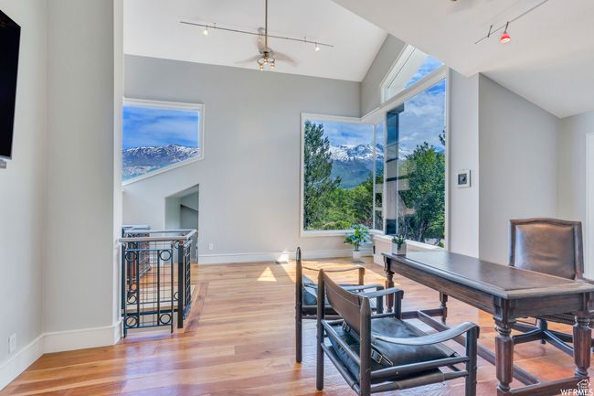 Studio or office with abundant natural light | Image 38