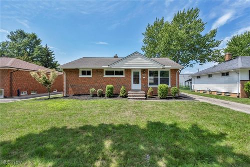 6988 Maplewood Rd, Parma Heights, OH, 44130-3720 | Card Image