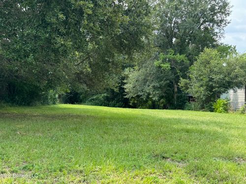 657 Walker St, Biloxi, MS, 39530-2240 | Card Image