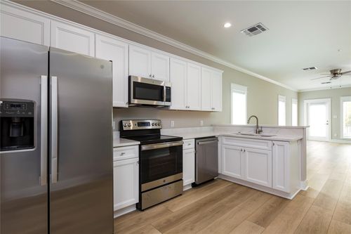 2202-12 Evia Main, Galveston, TX, 77554-2924 | Card Image