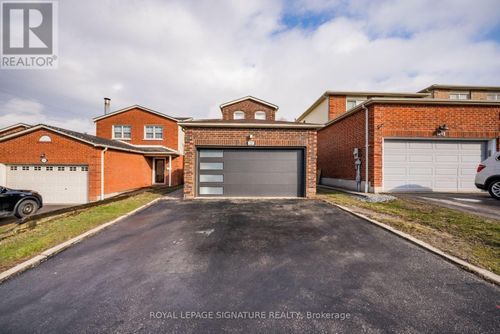 lower-211 Glen Hill Drive, Whitby (Blue Grass Meadows), ON, L1N7J5 | Card Image