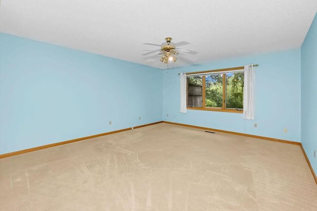 Large master bedroom | Image 18