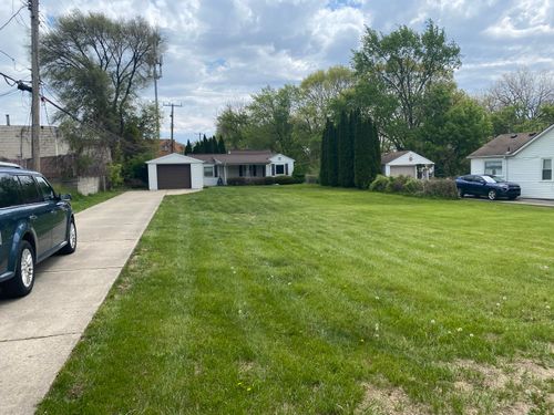 8060 Lenore St, Dearborn Heights, MI, 48127-1771 | Card Image