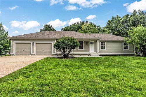 701 Horseshoe Dr, Pleasant Hill, MO, 64080-1953 | Card Image