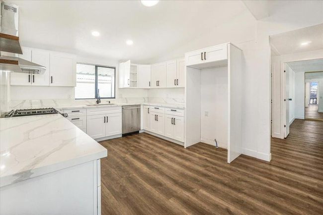 Kitchen view 2 | Image 21