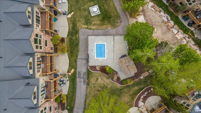 Aerial view of pool | Image 22