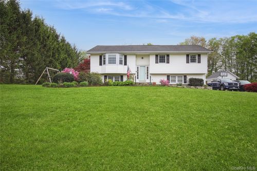 43 Red Fox Ln, Brewster, NY, 10509-1712 | Card Image