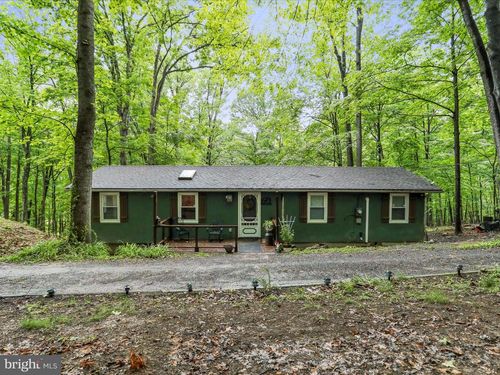 70 Seneca Trl, BERKELEY SPRINGS, WV, 25411-6239 | Card Image