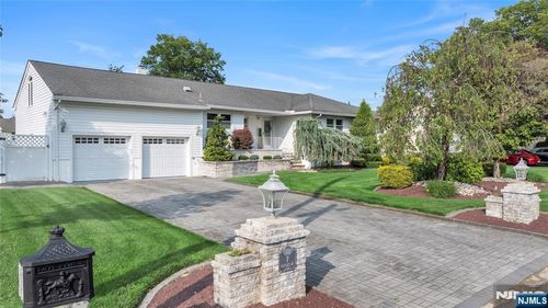 7 Charles Dr, Fairfield, NJ, 07004-1914 | Card Image