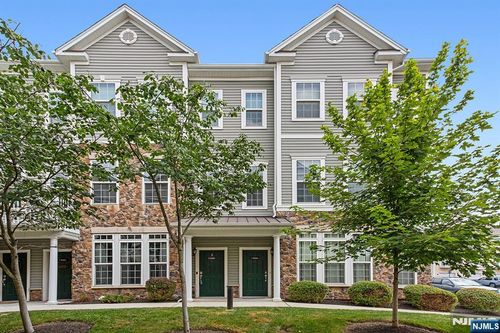 5 Dahlia Ln, Garfield, NJ, 07026-3558 | Card Image