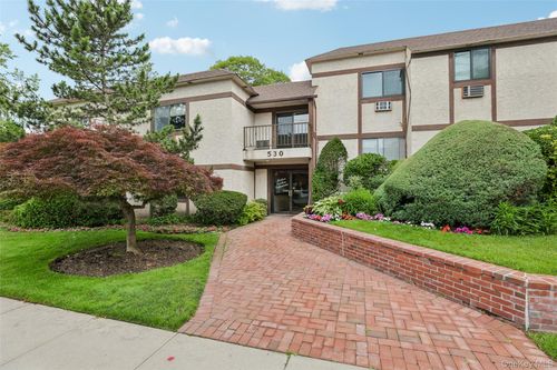 530 Hudson Ave, Cedarhurst, NY, 11516-1647 | Card Image