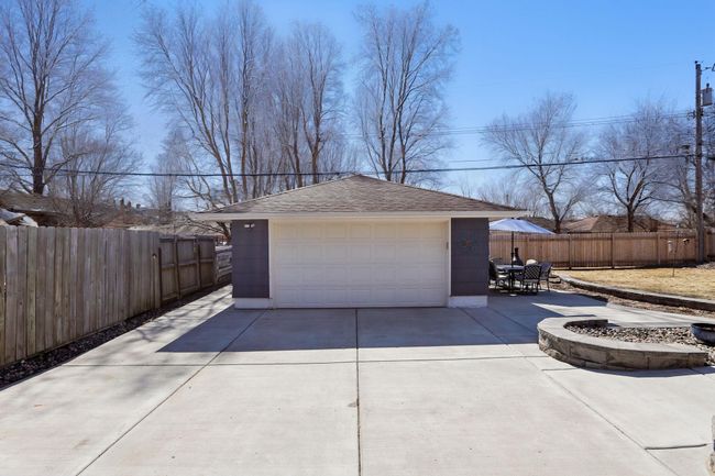 Detached 2-car garage | Image 36