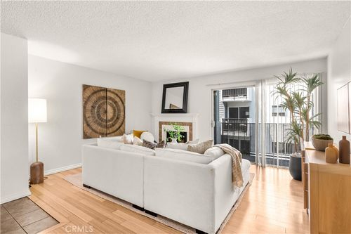 205-1919 E Beverly Way, Long Beach, CA, 90802-2066 | Card Image