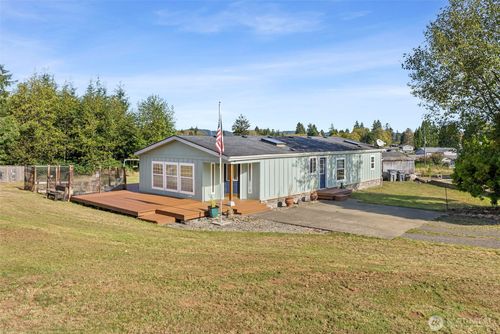 814 Ocean Ave, Cosmopolis, WA, 98537-3944 | Card Image