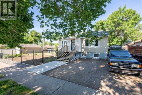 534 16 St N, Lethbridge, AB, T1H3A8 | Card Image
