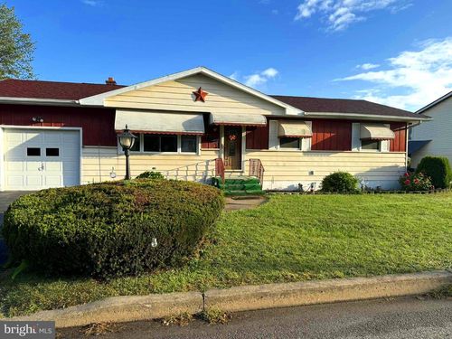 31 Park St, West Hazleton, PA, 18202-1125 | Card Image