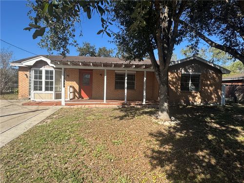 904 Walton St, Beeville, TX, 78102-3038 | Card Image