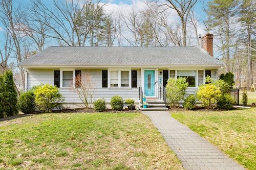 40 Chestnut St, North Reading, MA, 01864-2821 | Card Image