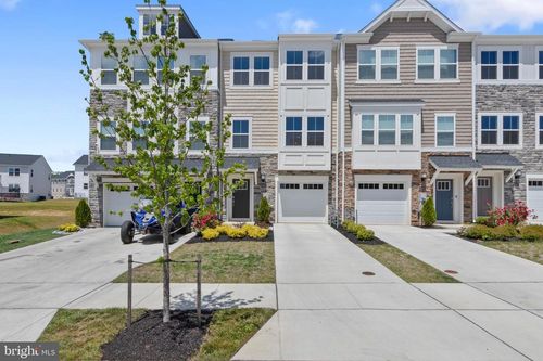 10893 Drummond Pl, WHITE PLAINS, MD, 20695-4303 | Card Image