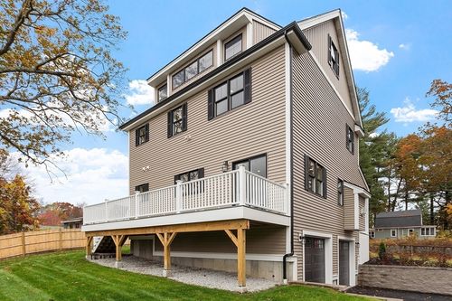 32 Walnut St, Dracut, MA, 01826-1842 | Card Image