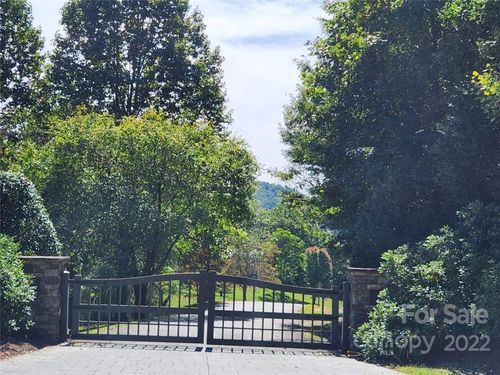 48-23 Overlook Park Dr, Hendersonville, NC, 28792-6603 | Card Image