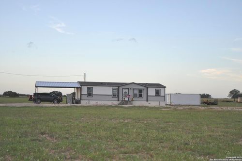 801 County Road 777, Devine, TX, 78016-4523 | Card Image