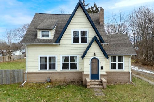 815 N Main St, Three Rivers, MI, 49093-2332 | Card Image