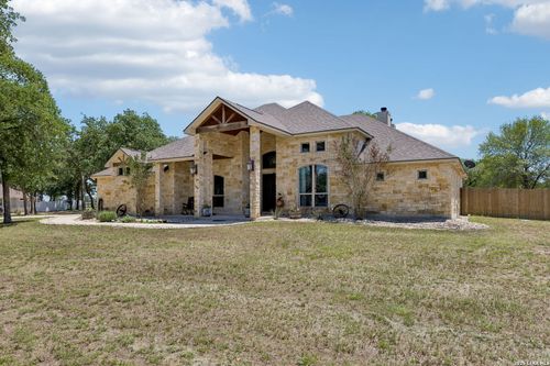 148 Woodlands Dr, La Vernia, TX, 78121-5719 | Card Image