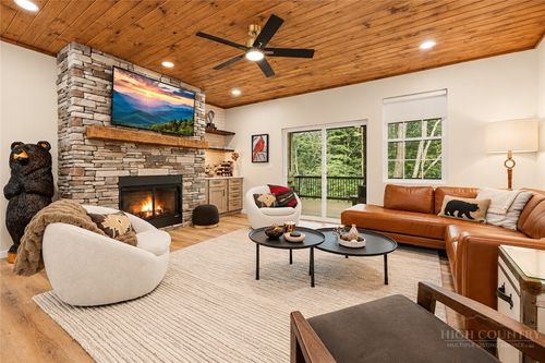 107 Greenbriar Rd, Beech Mountain, NC, 28604-8078 | Card Image