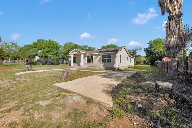 14170 Michael Run, House other with 4 bedrooms, 3 bathrooms and null parking in Lytle TX | Image 5