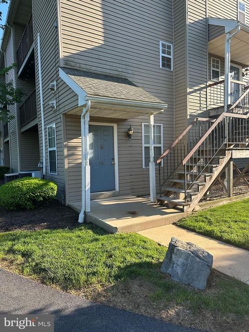 801 Christopher Dr, WYOMISSING, PA, 19610-1158 | Card Image