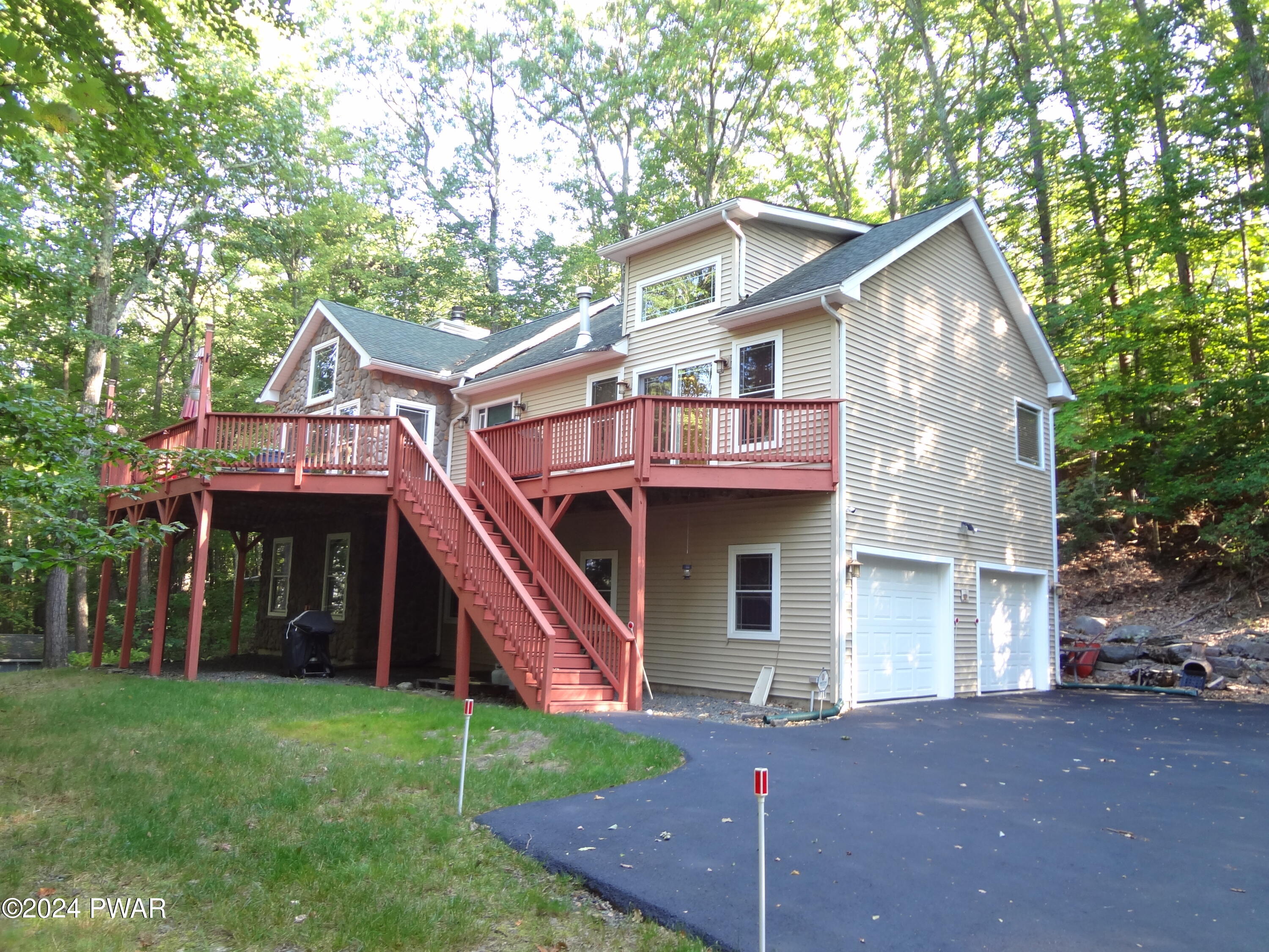 Myrtlewood Ln, Greentown, PA 18426