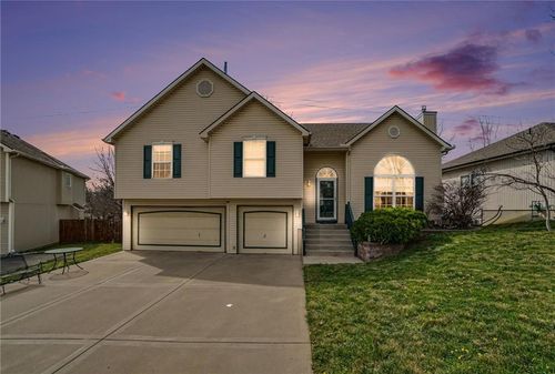 8528 N Ava Ave, Kansas City, MO, 64154-1886 | Card Image