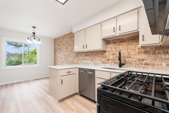 334 Ashland Ave, Townhouse with 2 bedrooms, 3 bathrooms and 2 parking in Highwood IL | Image 7