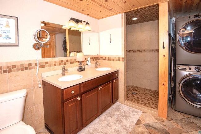 206 N Broadway Ave, House other with 2 bedrooms, 2 bathrooms and null parking in Grand Marais MN | Image 16