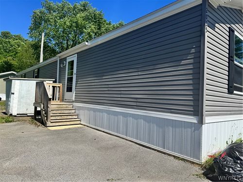 2035 Hemstreet Rd, East Aurora, NY, 14052-9204 | Card Image