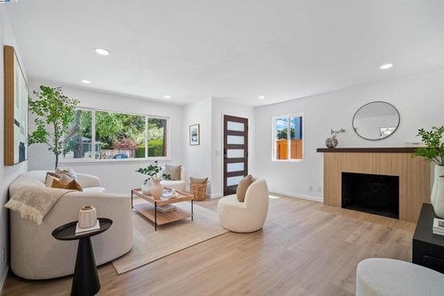 824 14th Ave, Menlo Park, CA, 94025-1912 | Card Image