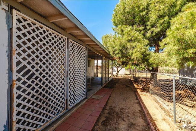 Side of Structure | Image 47