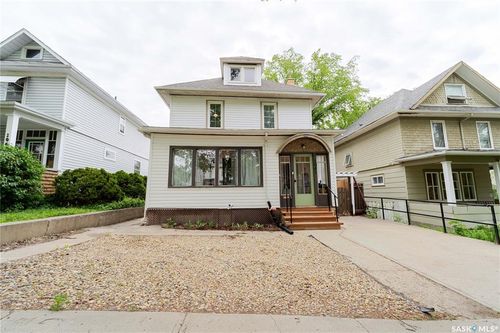 1041 2nd Ave Nw, Moose Jaw, SK, S6H3R3 | Card Image