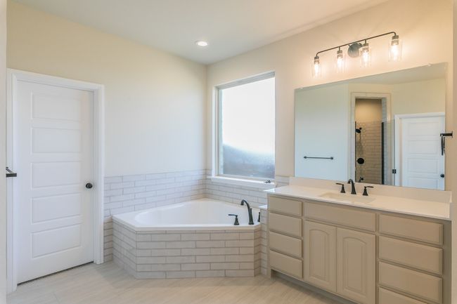 213 Navajo Trl, House other with 3 bedrooms, 3 bathrooms and null parking in Alvarado TX | Image 29