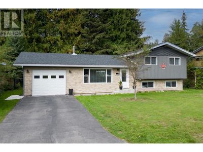 343 Pearkes Dr, House other with 3 bedrooms, 2 bathrooms and 3 parking in Revelstoke BC | Image 1