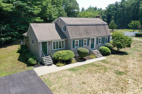 8 Station St, Pembroke, MA, 02359-3704 | Card Image