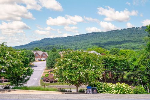 643 W View Rd, Chattanooga, TN, 37415-3407 | Card Image