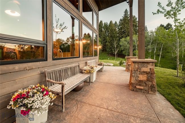 Outdoor spaces take advantage of the quiet and the views. | Image 48