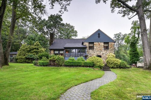99 Chestnut Dr, Wayne, NJ, 07470-5639 | Card Image